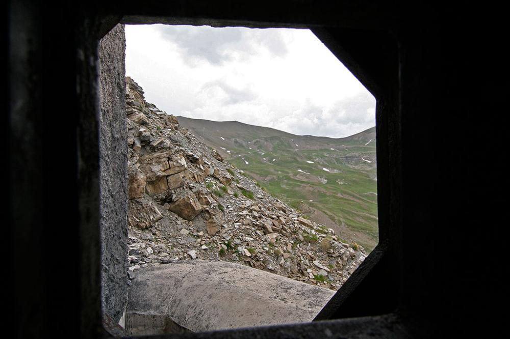 Ligne Maginot - GRANGES COMMUNES - (Ouvrage d'infanterie) - Bloc 2
Le créneau FM (fusil mitrailleur) du bloc visible sur les photos d'extérieur du bloc 2