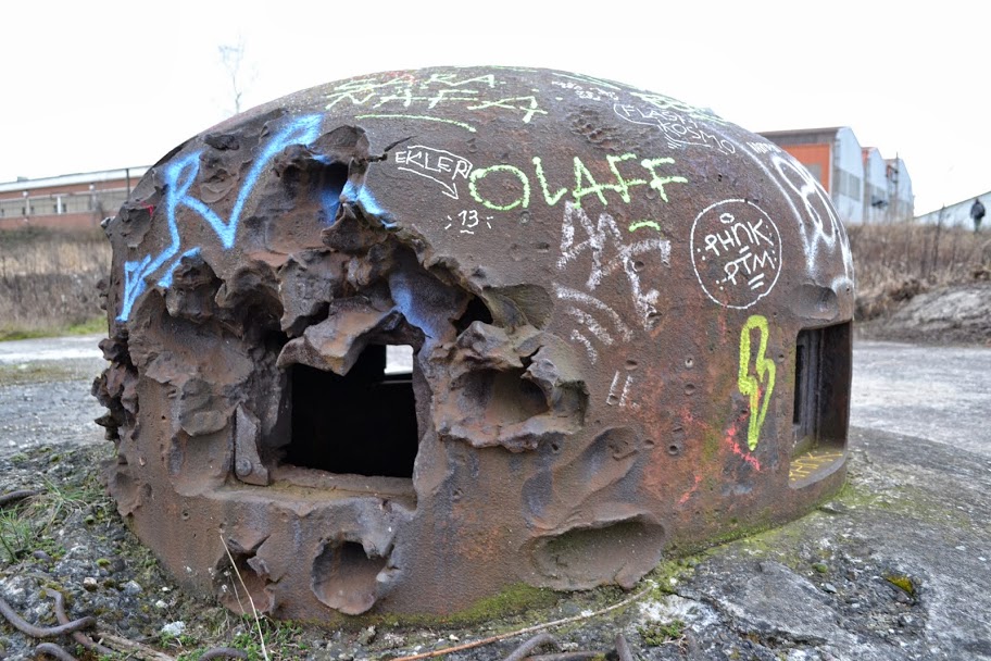 Ligne Maginot - BASSIN DE L'INDUSTRIE - (Casemate d'infanterie - Double) - La cloche labourée par les tirs antichar allemands