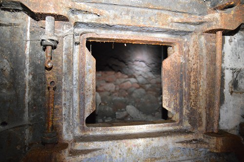 Ligne Maginot - LANGHEP NORD - (Casemate d'infanterie - Simple) - Le remblai visible depuis le créneau
