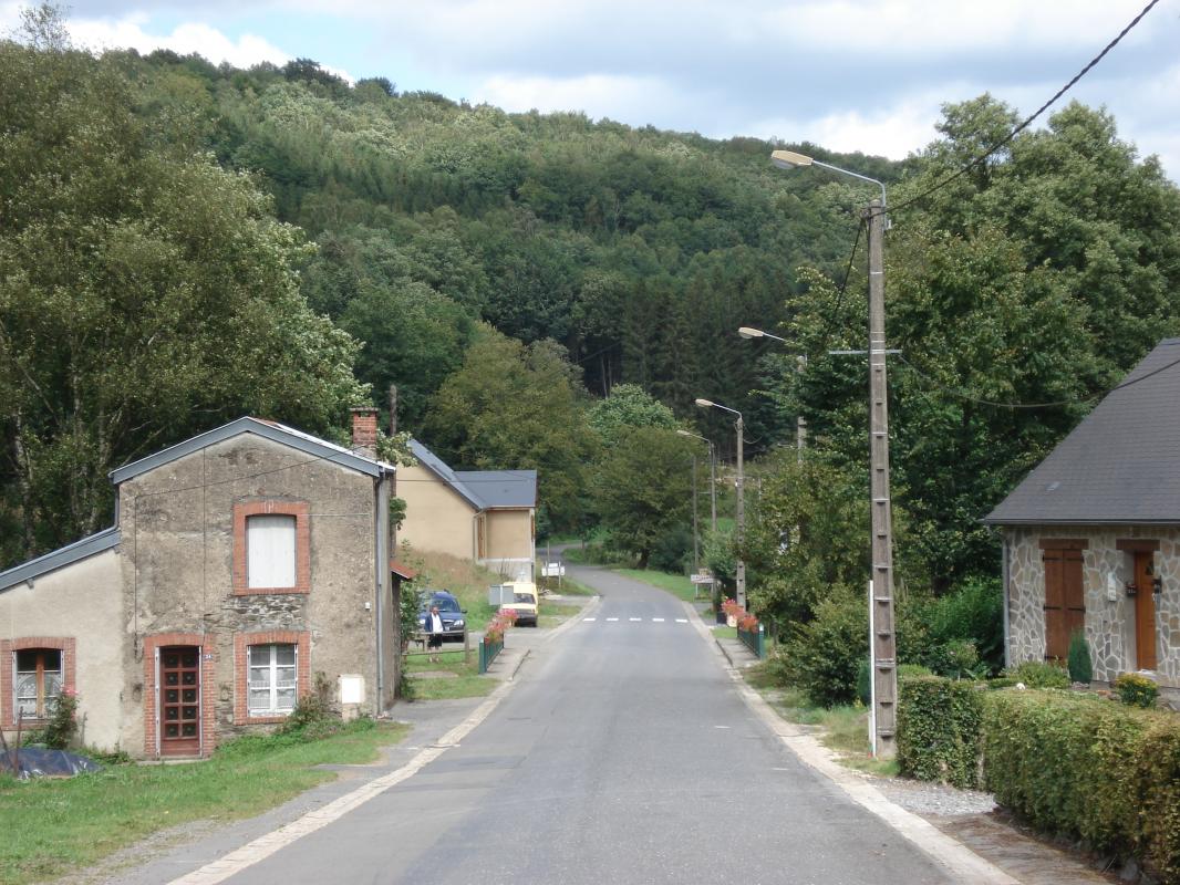 Ligne Maginot - MF1 - A - LINCHAMPS / LES HUBIETS - (Poste GRM - Maison Forte) - Pris du MF01 vers le petit pont de Les HUBIETS (avec mine de destruction)