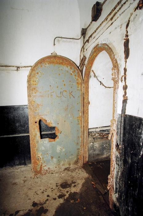 Ligne Maginot - FREUDENBERG (QUARTIER SCHIESSECK - I/37° RIF) - (Abri) - La porte de la galerie vers l'observatoire - Lia VERMEULEN