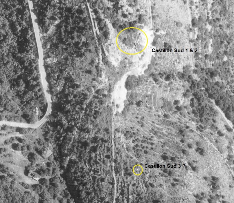 Ligne Maginot - CASTILLON SUD 1 - (Cuve pour arme d'infanterie) - On aperçoit la tranchée et les postes de combat en haut de la photo