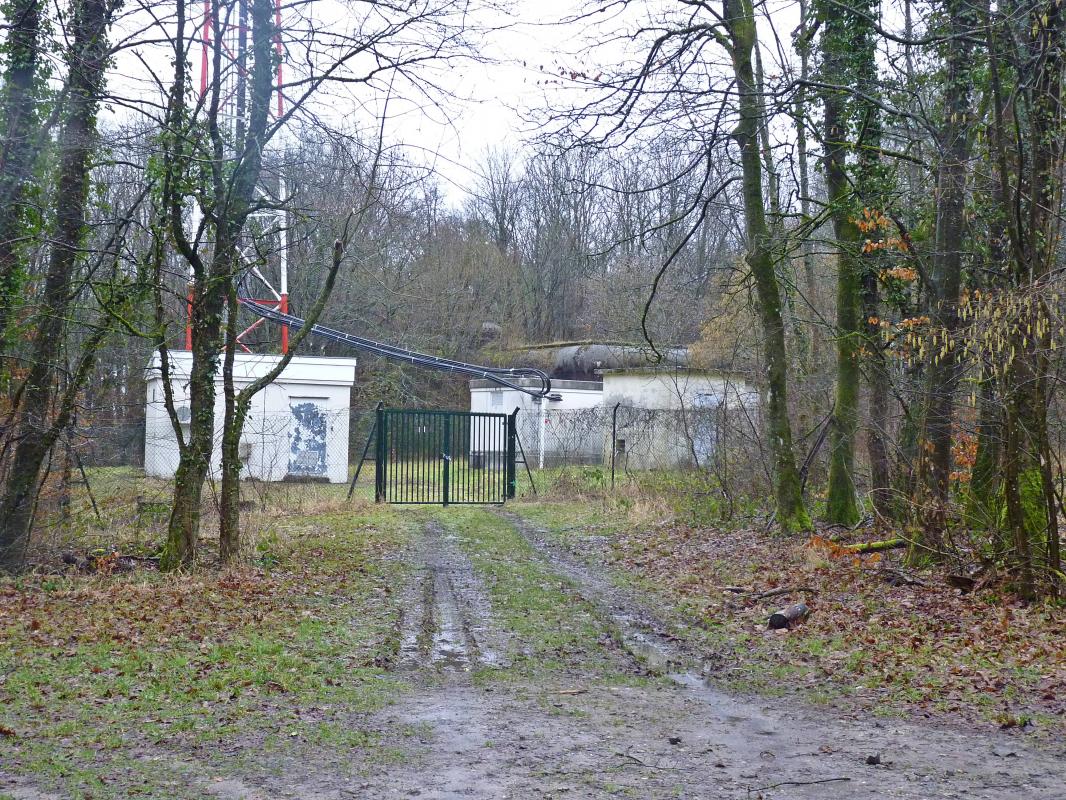 Ligne Maginot - KERFENT - A34 - (Ouvrage d'infanterie) - Bloc 2
Etat actuel avec les installations radio-électriques civiles