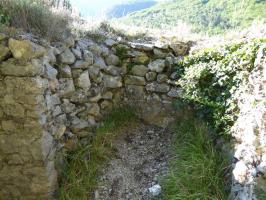 Ligne Maginot - CASTES RUINES 11 (Cuve pour arme d'infanterie) - Tranchée est
Emplacement de tir