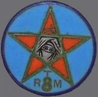 Ligne Maginot - 8° RTM - MONUMENT - (Divers) - Écusson du 8e RTM. Au bas du monument, vous pouvez voir les traces RTM. Le 8 supportant le T