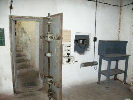 Ligne Maginot - SAINT GOBAIN - (Ouvrage d'infanterie) - Bloc 1
Créneau FM intérieur de défense de l'issue de secours
A gauche l'escalier montant à la chambre de tir FM arrière