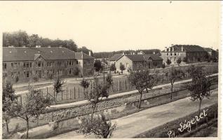 Ligne Maginot - LEGERET - (Camp de sureté) - Les deux bâtiments de compagnie et la cuisine réfectoire au centre