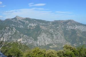 Ligne Maginot - SIRICOCCA SUD - (Observatoire d'artillerie) - Vue vers l'Italie - le secteur couvert par l’observatoire; au centre Rocher de la Penna avec l’avant-poste