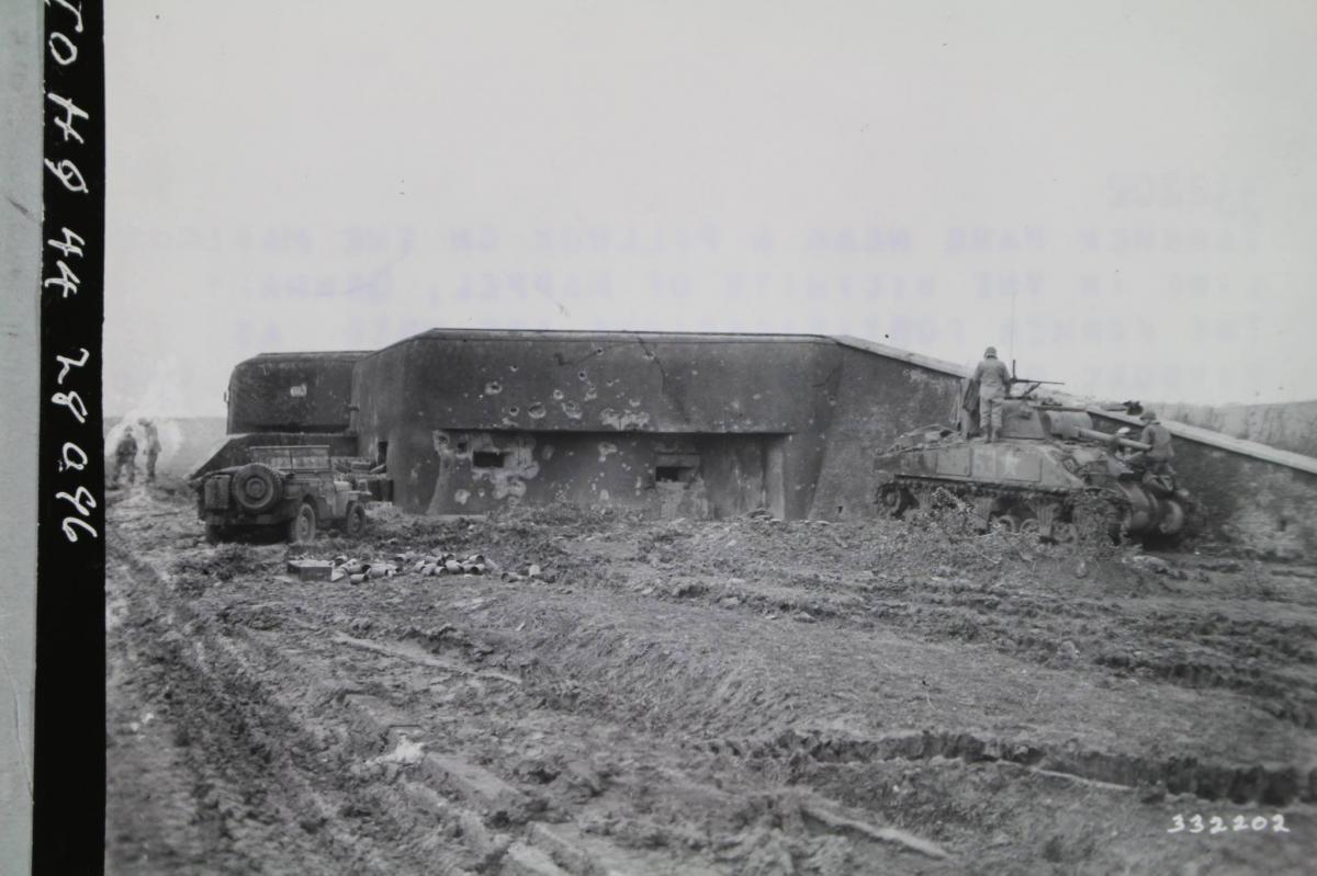 Ligne Maginot - MC9B - MC24 - (Casemate d'infanterie - Double) - Photo prise le 01 dec 1944
Signal Corp ref : ETO HQ 44 28096
