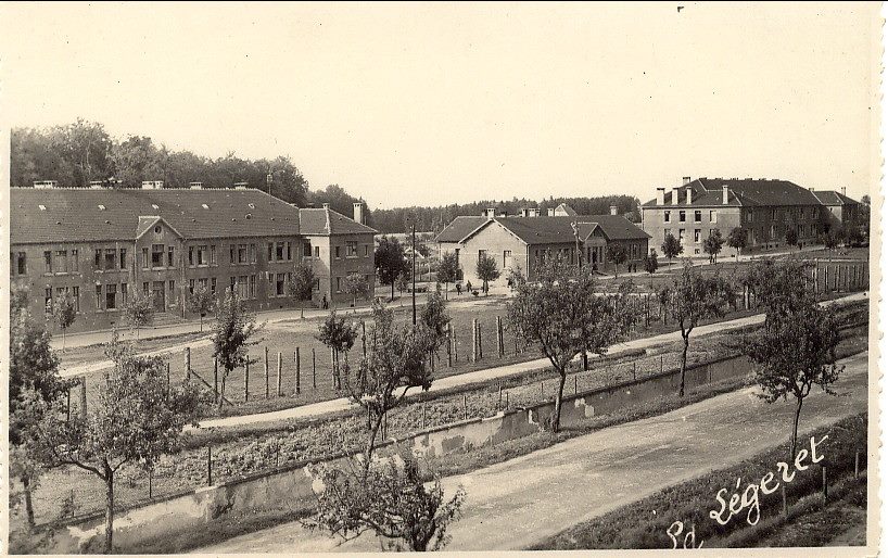 Ligne Maginot - LEGERET - (Camp de sureté) - Les deux bâtiments de compagnie et la cuisine réfectoire au centre