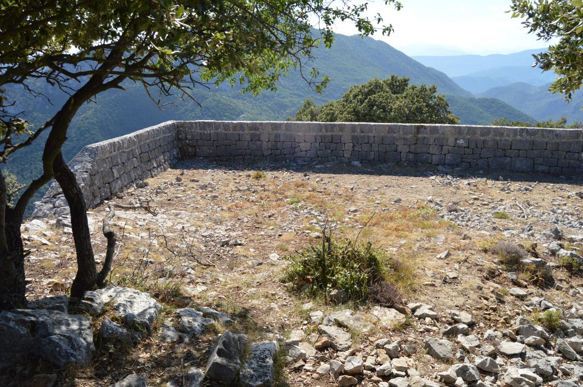Ligne Maginot - SIRICOCCA SUD - (Observatoire d'artillerie) - Parapet d´infanterie sous le poste