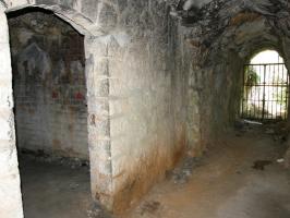 Ligne Maginot - TETE DE CHIEN - FORT MASSENA (6° BIE - 157° RAP) - (Position d'artillerie préparée) - Tunnel d'accès par le bas au magasin à poudre.
