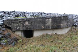 Ligne Maginot - DIGUE DE FRIESENHEIM 3 - Le bloc a été intégré dans la digue du Rhin canalisé. De peu...