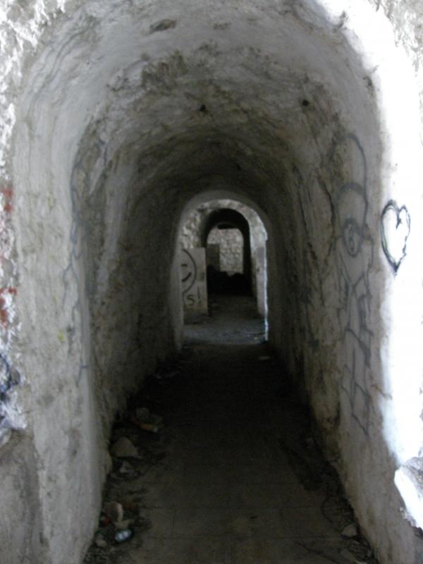 Ligne Maginot - Abri caverne de la TETE de CHIEN - Galerie reliant les trois salles
