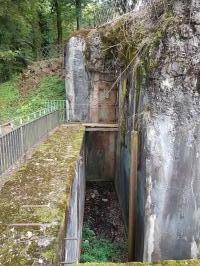 Ligne Maginot - BAMBESCH - A35 - (Ouvrage d'infanterie) - Bloc 2
Fossé diamant au niveau de l'entrée