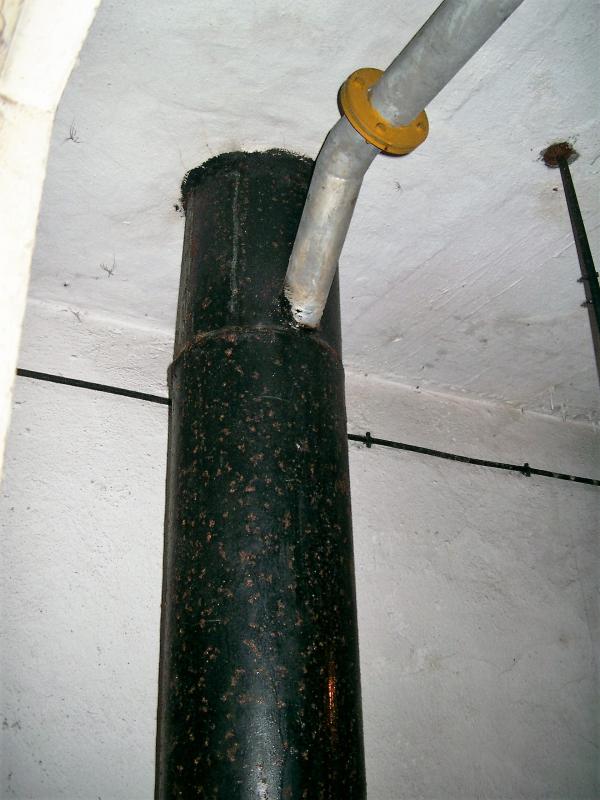 Ligne Maginot - BOIS DE CATTENOM - X14 - (Abri) - La reprise d'air au niveau des latrines. Piquage fait directement sur la goulotte de descente de la latrine