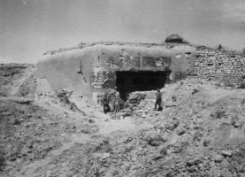 Ligne Maginot - SCHOENENBOURG - (Ouvrage d'artillerie) - Bloc 6
Noter les faux créneaux peints sur la visière du bloc