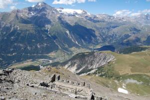 Ligne Maginot - MONT FROID OUEST - (Blockhaus pour arme infanterie) - Casernement. En arrière la dent Parrachée et le glacier de la Vanoise.
