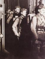 Ligne Maginot - ROCHONVILLERS - A8 - (Ouvrage d'artillerie) - Bloc 5
Le monte-charge du bloc: soldats du 168° régiment d'infanterie de forteresse.