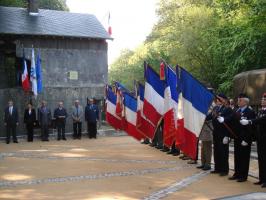 Ligne Maginot - MF10 - M - BOIS DE SAINT MENGES - (Poste GRM - Maison Forte) - Monsieur HAINIGIE Marcel (4ème à gauche), seul survivant de la MF10 le 12 mai 1940. 
Photo prise en 2009.