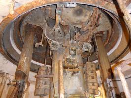 Ligne Maginot - LA FERTE - (Ouvrage d'infanterie) - Bloc 2
Etage intermédiaire de la tourelle pour deux AM
Poste de pointage