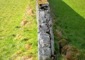 Ligne Maginot - Mur antichar de la Perche-Rompue - Coupe du mur antichar. Le mur n'est pas très épais mais est bien armé et devait compléter d'autres défenses (fossé-obstacles)