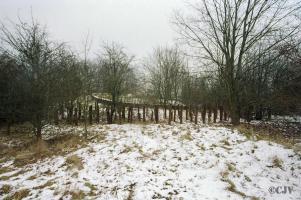 Ligne Maginot - ANZELING - A25 - (Ouvrage d'artillerie) - Le bloc cheminée à proximité du bloc 9, 
dit 'Fosse aux ours' du fait du réseau de piquets le protégeant
