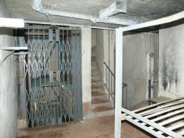 Ligne Maginot - LAVOIR - (Ouvrage d'artillerie) - Bloc 2
Etage intermédiaire
Monte-charge et escalier