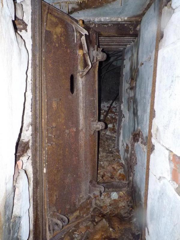 Ligne Maginot - HOCHWALD C2 ( Casemate d'infanterie ) - L'entrée de la casemate et sa porte blindée