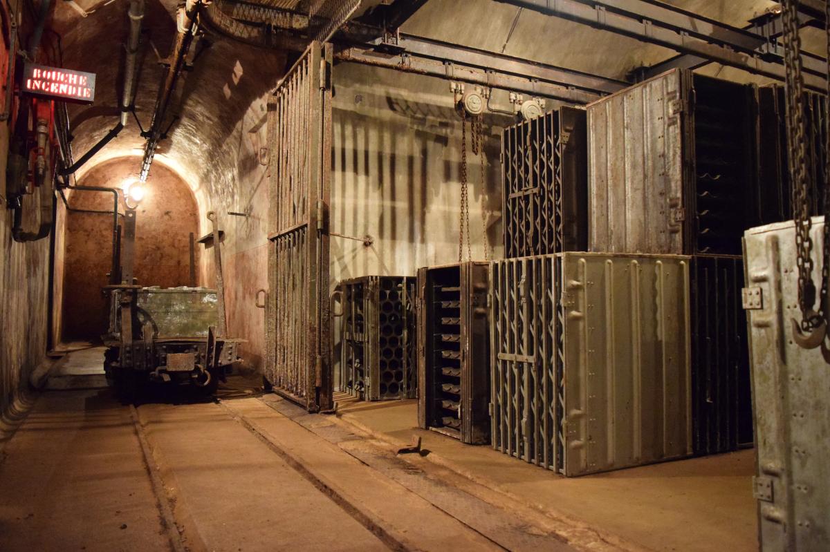 Ligne Maginot - MICHELSBERG - A22 - (Ouvrage d'artillerie) - Bloc 5
Magasin à munitions M2 avec ses châssis pour le transport des obus de 75