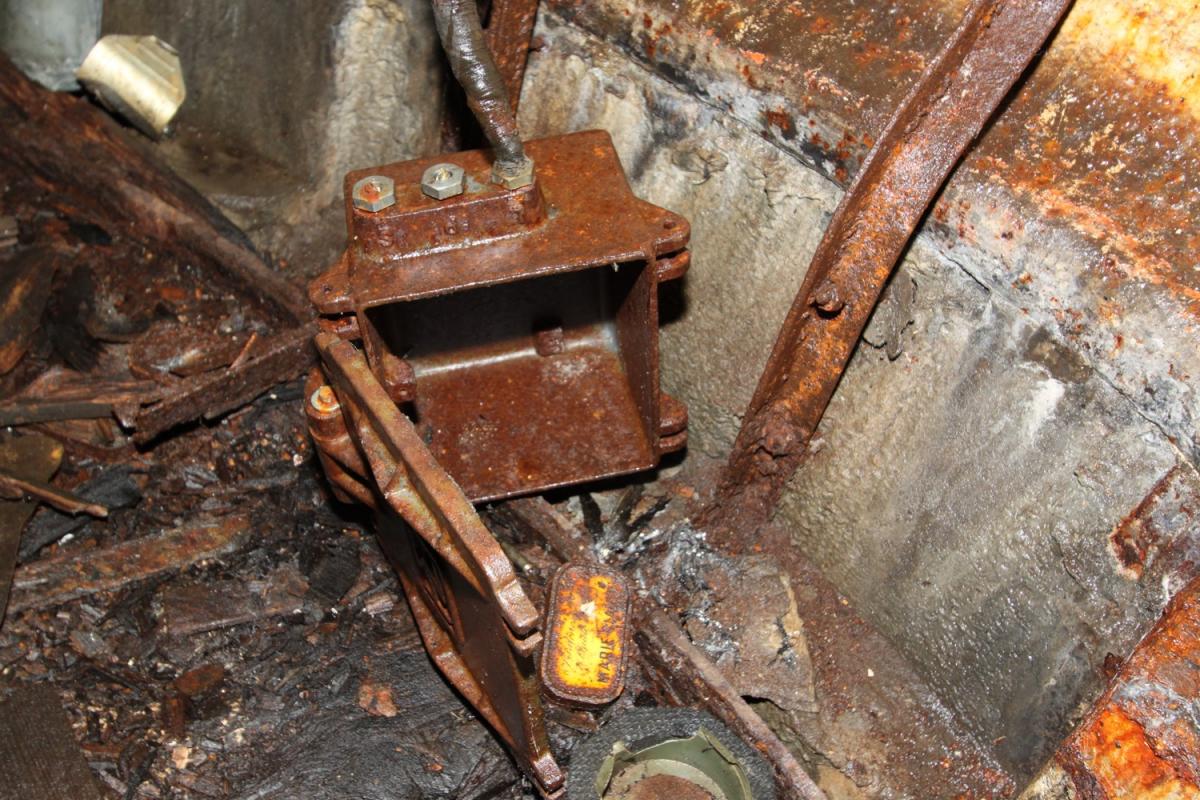 Ligne Maginot - FORT DE MUTZIG - (Ouvrage d'artillerie) - Au pied d'une des tourelles, un coffret de téléphonie TM32