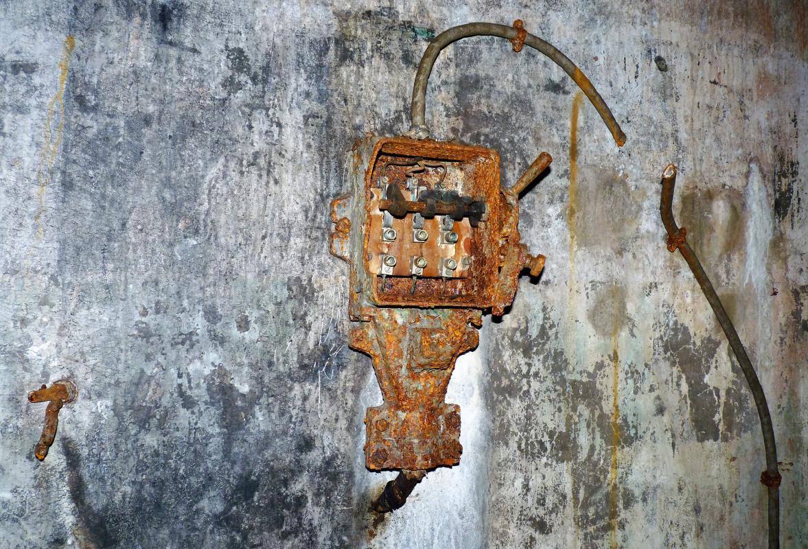 Ligne Maginot - FROHMUHL (PC DU QUARTIER KAPELLENHOF - II/153° RIF) - (Abri) - Restants de l'installation électrique