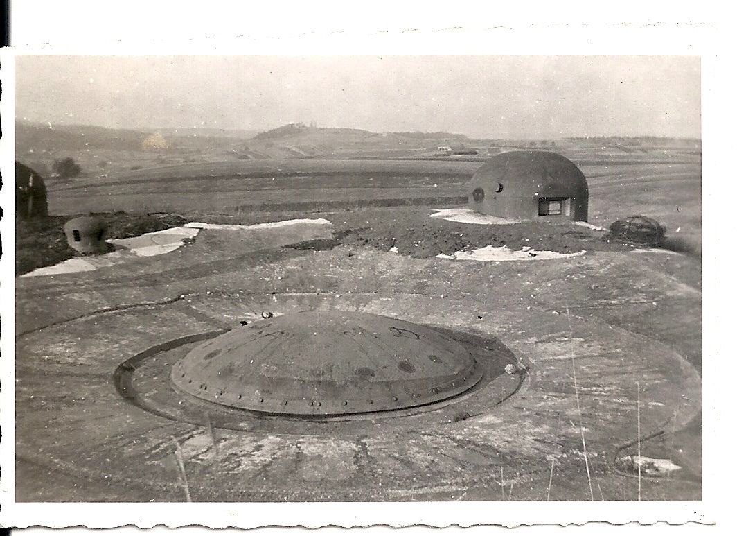 Ligne Maginot - MICHELSBERG - A22 - (Ouvrage d'artillerie) - Bloc 3
Tourelle de mortiers de 81 mm et cloches GFM - Inconnu
