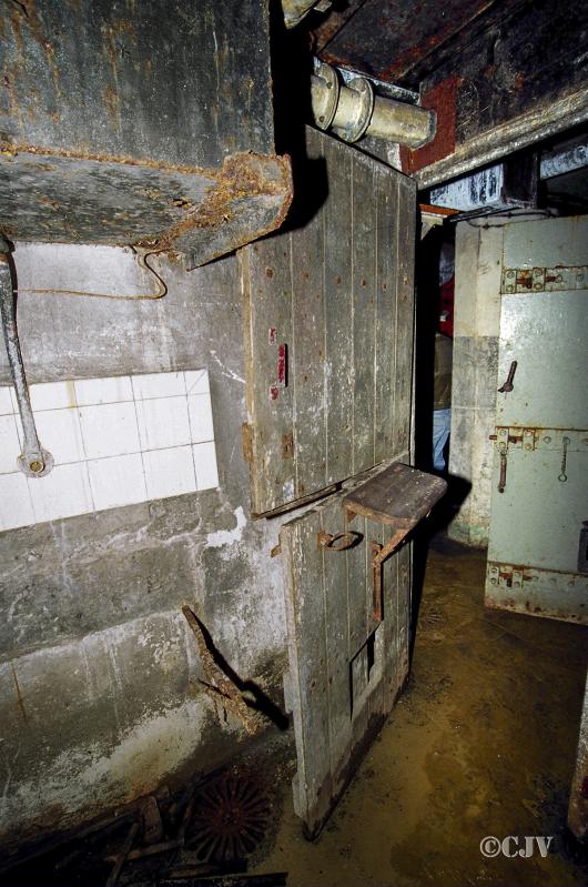 Ligne Maginot - OBERHEIDE - A14 - (Ouvrage d'infanterie) - La porte de la cuisine avec le passe-plats