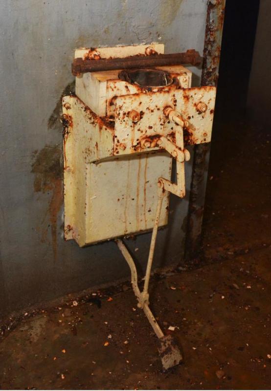 Ligne Maginot - Munition de 135 mm - Etau permettant le blocage de la douille lors de l'assemblage de la munition.