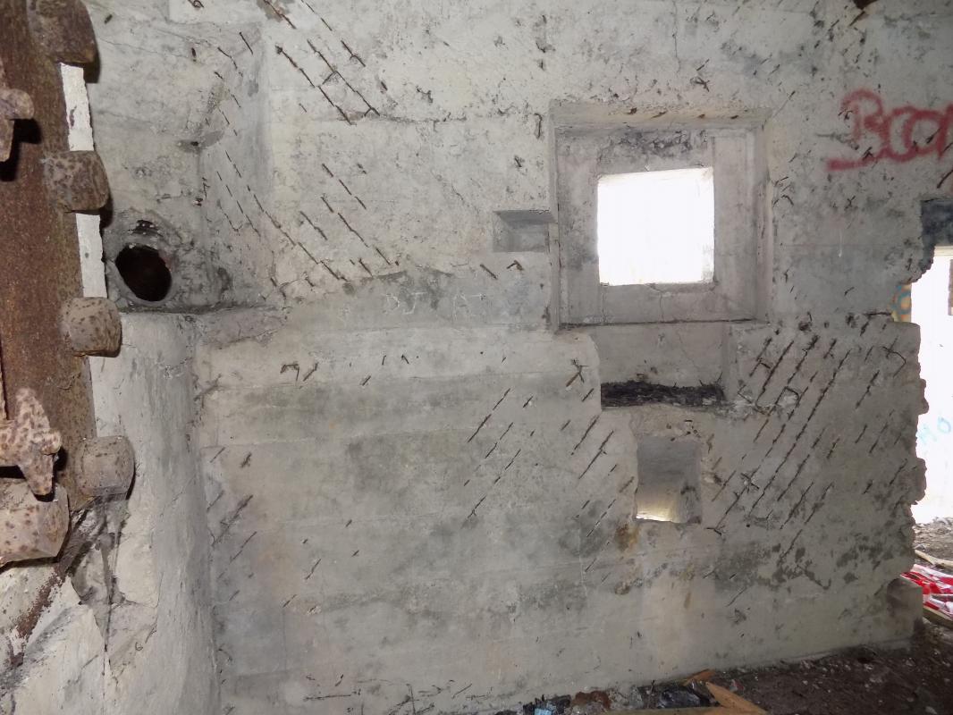 Ligne Maginot - A54 - CROIX BLONDEAU - (Casemate d'infanterie - Simple) - Goulotte à grenade et créneau FM
