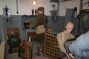 Ligne Maginot - Projectile de 81mm FA Mle 1936 RF - Montage des projectiles de 81 au musée de Fermont
