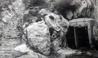Ligne Maginot - LA PENA (PE) - (Ouvrage d'infanterie) - Entrée et escalier d'accès aux dessus
Photo italienne