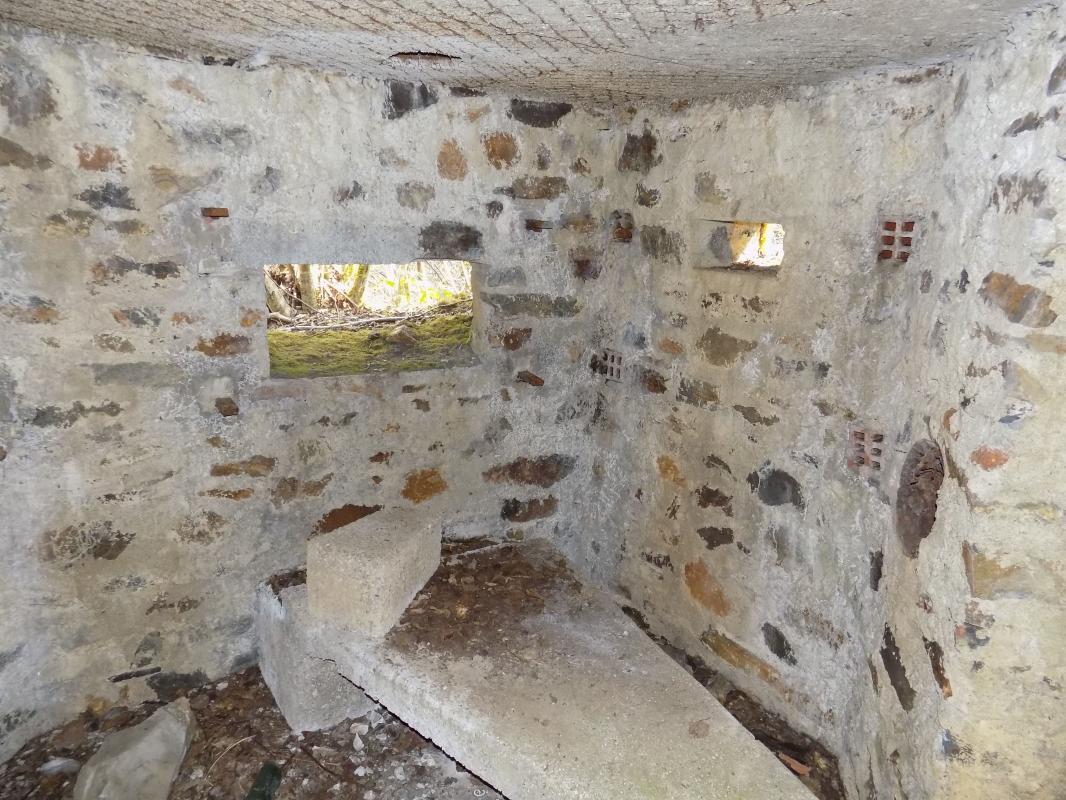Ligne Maginot - BA106 - ROUTE DE REVIN 3. - (Blockhaus pour arme infanterie) - Créneaux Hotchkiss droite et Obs/FM