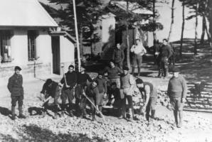 Ligne Maginot - CROIX DE COUGOULE - (Casernement) - Une partie de l'équipage lors des travaux de construction.