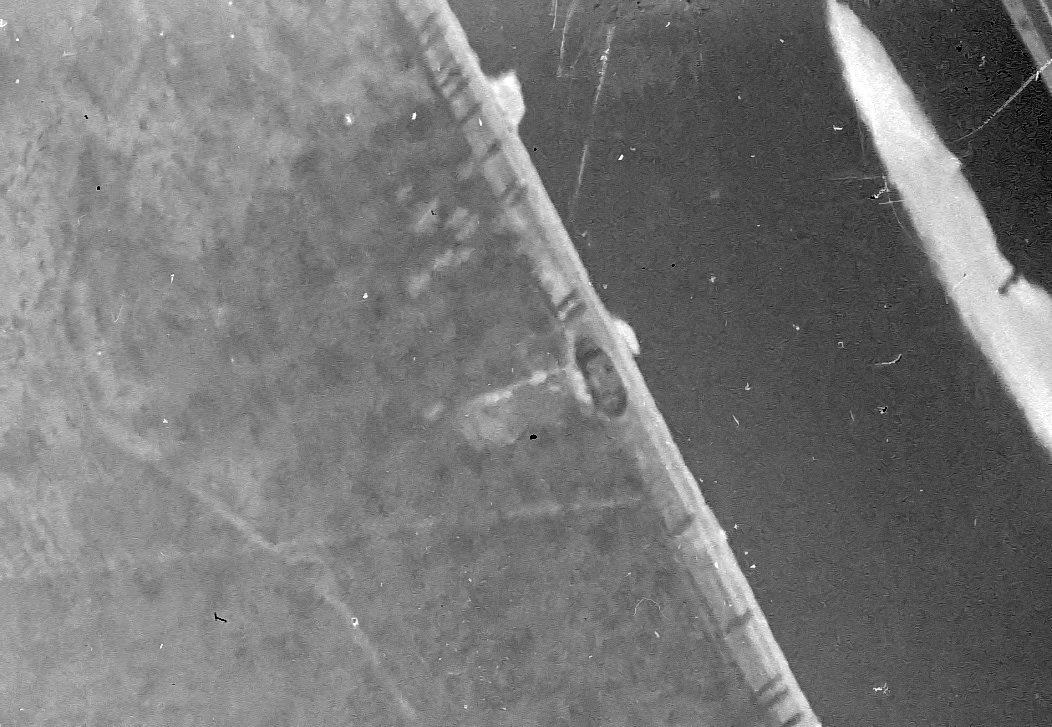 Ligne Maginot - 27/1 - OCHSENKOPF Nord - (Casemate d'infanterie - Double) - Photo aérienne prise en 1933. Noter les panneaux de crue relevés.