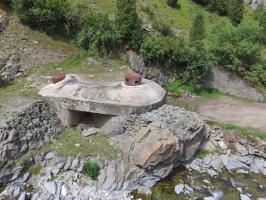 Ligne Maginot - LAVOIR - (Ouvrage d'artillerie) - Entrée Munitions
Noter l'aire de retournement des camions, aux murs maçonnés, à l'arrière droit de celle-ci
