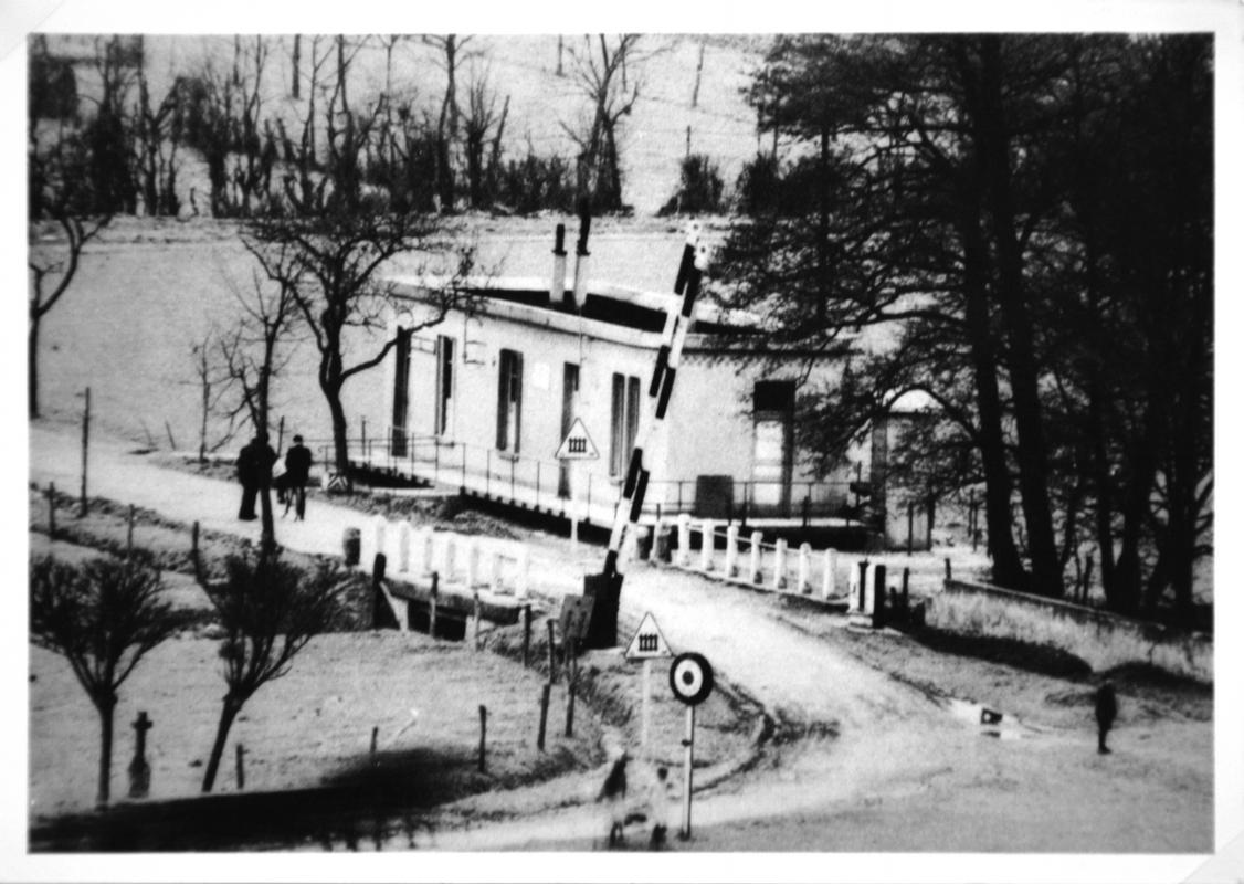 Ligne Maginot - MERTEN 2 (DOUANE ?) - (Divers) - Le poste de douane et la barrière de route - Inconnu - Fond ASCOMEMO