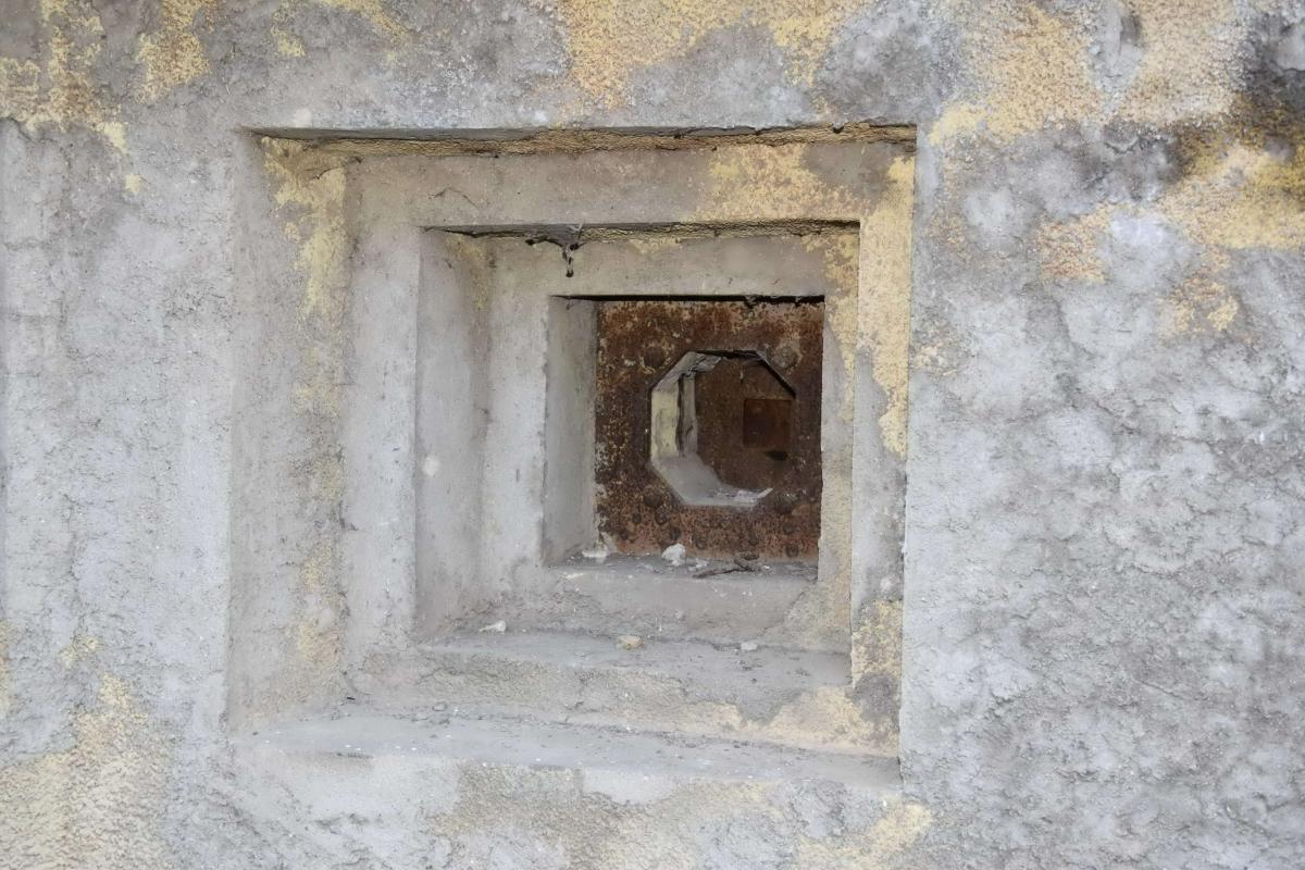 Ligne Maginot - GALGENBERG - A15 - (Ouvrage d'artillerie) - Entrée des hommes
Créneau FM central