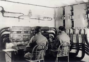 Ligne Maginot - ROCHONVILLERS - A8 - (Ouvrage d'artillerie) - Carte postale représentant un central téléphonique d'ouvrage, issu d'une série de photos prises à Rochonvillers
