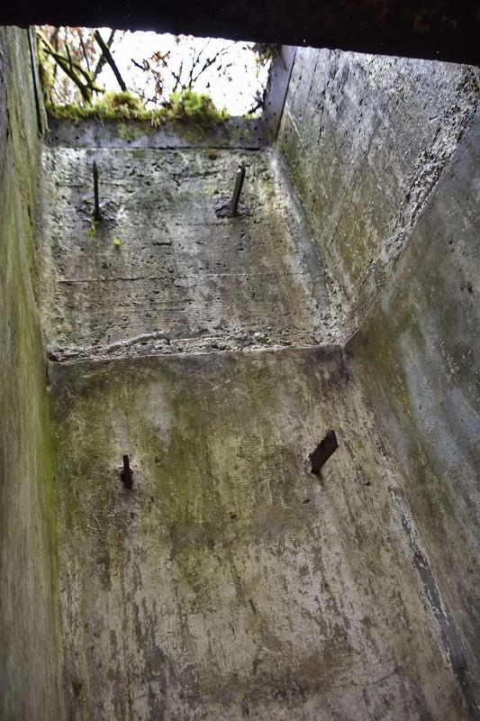 Ligne Maginot - 6M - (Chambre de coupure) - Puits d'entrée vue du dessous