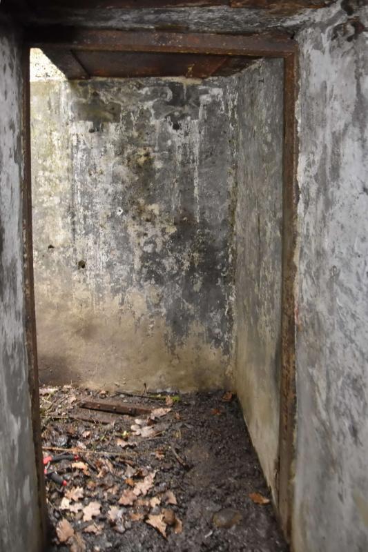Ligne Maginot - 6M - (Chambre de coupure) - Mur d'entrée avec emplacement de 2 boites