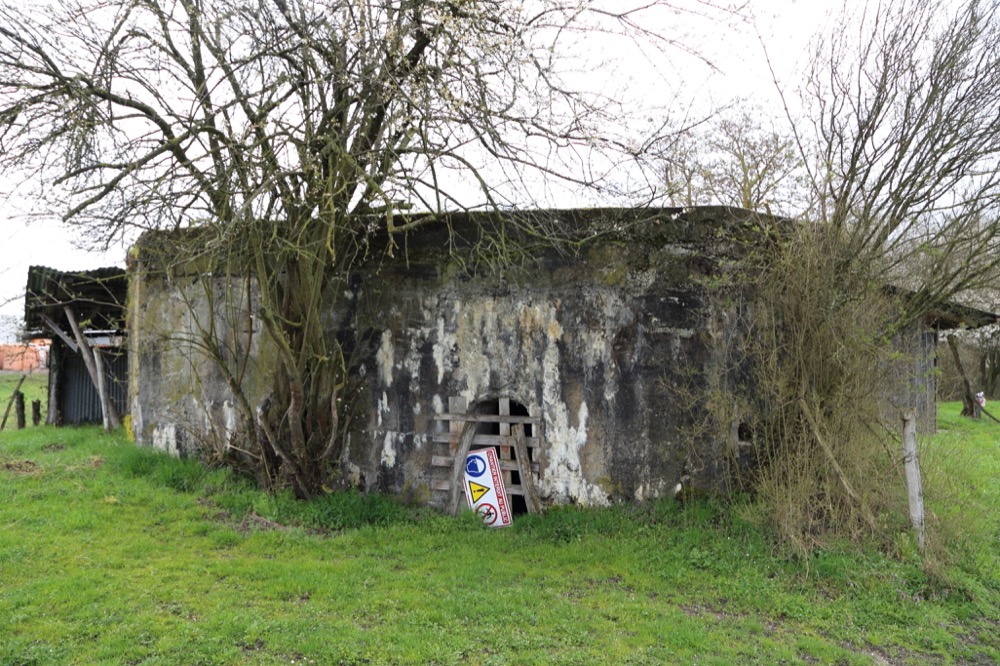 Ligne Maginot - GERSTHEIM 3 (TêTE DE PONT DE ) - (Blockhaus pour arme infanterie) - La façade frontale à été percée dans les années 30 pour les besoins français