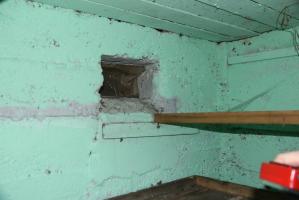 Ligne Maginot - SARRALBE VILLE 8 - (Blockhaus pour arme infanterie) - En latéral un créneau annexe pour observation ou arme légère.
Visite avec le propriétaire