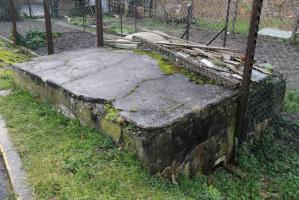 Ligne Maginot - SARRALBE VILLE 7 - (Blockhaus pour arme infanterie) - Face avant remblayée
Armement probable 2 créneaux FM